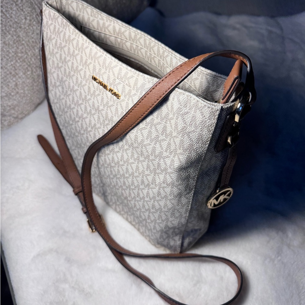 Michael Kors Cream and Beige Messenger Crossbody Bag - Picture 3 of 7